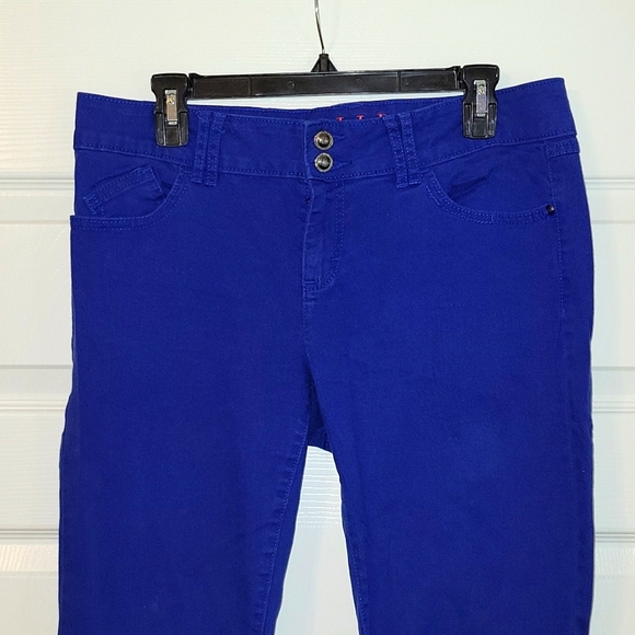 ELLE Cropped Jeans - Picture 2 of 8